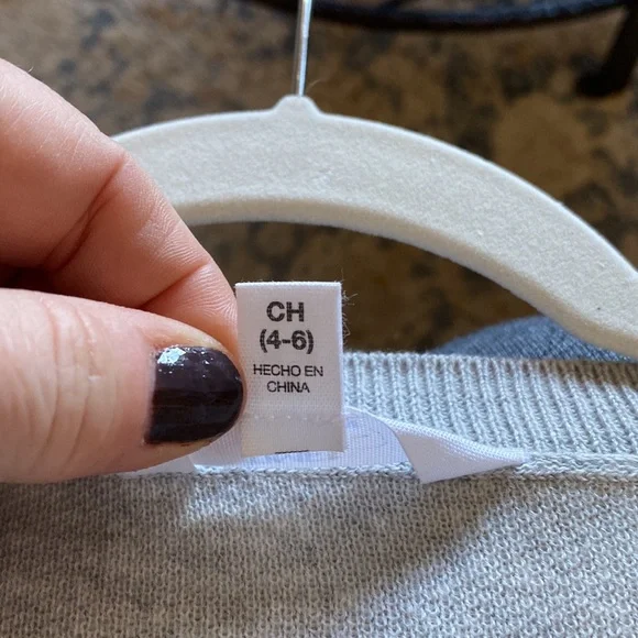 Ladies pull over “light “ sweater size S (but fits more like a M) gray/white - Picture 12 of 14